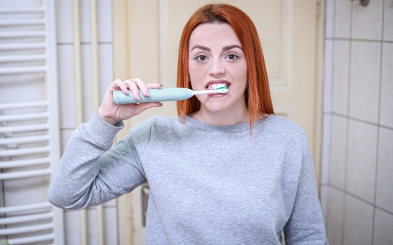 Gone are the days when oral hygiene was simply a functional routine — brush, rinse, repeat. Today, personal care is being redefined by a new generation of consumers who demand not just results, but also innovation, aesthetic appeal, and sustainability. Enter Smile Therapy: a UK-based brand that is reshaping what it means to care for your smile. With a blend of clinical precision, clean design, and conscious values, Smile Therapy is fast becoming a frontrunner in the world of modern oral health.