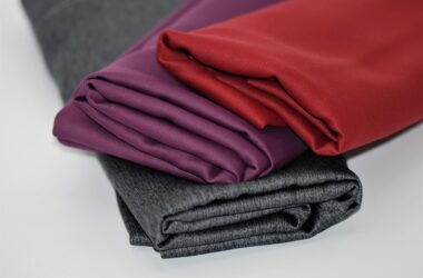 Whether you’re a seasoned tailor, a DIY sewing enthusiast, or simply love collecting beautiful fabrics, finding a reliable and inspiring fabric store is half the battle. That’s where EvLi’s Needle shines. Based in Germany, this online fabric shop has carved out a loyal following by blending curated quality, a user-friendly experience, and excellent customer service. With a diverse collection ranging from cotton jersey to linen and outdoor fabrics, EvLi’s Needle caters to a wide array of sewing needs—whether you’re making baby clothes, home textiles, or your next favorite dress. Here’s what makes the brand stand out.