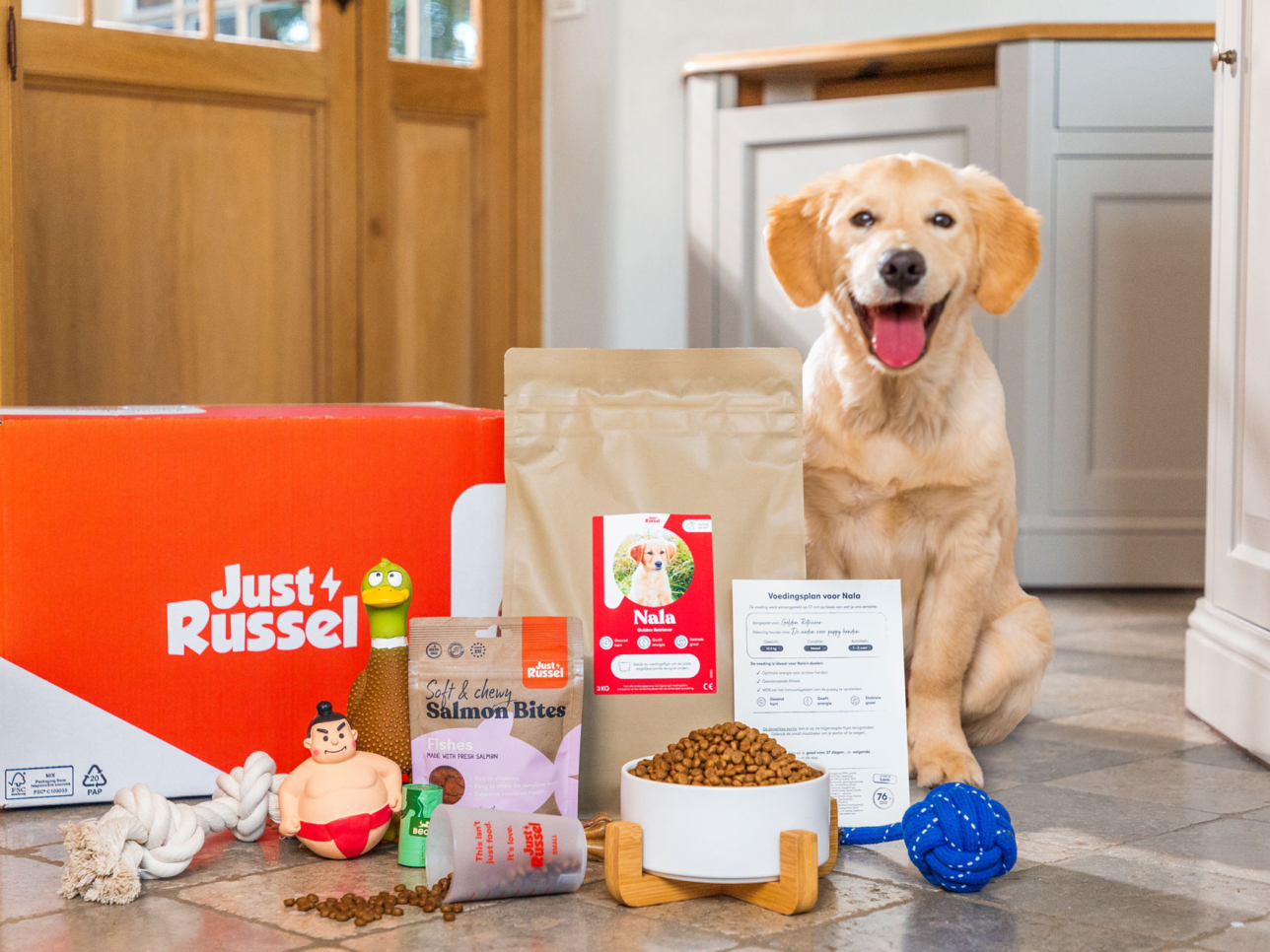 In einem Tierfuttermarkt voller Versprechungen und Verpackungen bietet Just Russel etwas erfrischend Einfaches: Hundefutter, das zu 100 % auf die individuellen Bedürfnisse Ihres Hundes zugeschnitten ist und aus hochwertigen, natürlichen Zutaten hergestellt wird. Die Marke mit Sitz in Deutschland und europaweiter Expansion verändert die Einstellung von Hundebesitzern zur Ernährung. Während viele Tierfutter auf allgemeine Einheitsrezepturen setzen, verfolgt Just Russel einen individuellen Ansatz. Jeder Hund ist anders und sein Futter sollte es auch sein. Ob energiegeladener Welpe oder sensibler Senior – dieser Service hilft Tierhaltern, ihrem Hund eine Ernährung zu bieten, die wirklich auf ihn zugeschnitten ist – nicht nur auf den Durchschnittshund.