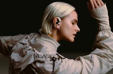 Nothing hat sich in den letzten Jahren schnell zu einer der markantesten Tech-Marken entwickelt. Mit seiner Design-Philosophie, seinem verspielten Branding und einem wachsenden Angebot an Smartphones, Audiogeräten und Smartwatches definiert das Unternehmen die Erwartungen der Verbraucher an alltägliche Technik neu. In Deutschland und darüber hinaus schätzen Fans des funktionalen Minimalismus Nothing wegen seiner einzigartigen Kombination aus Ästhetik und Leistung. Ob der optisch markante Glyph Mirror seiner Smartphones oder die modulare Philosophie der CMF-Produkte – Nothing entwickelt sich kontinuierlich weiter und ist herausragend. Hier erfahren Sie, was die neueste Produktlinie der Marke zu bieten hat.